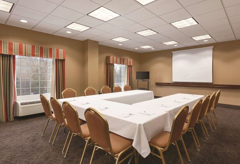 فندق Hampton Inn & Suites Greenfield