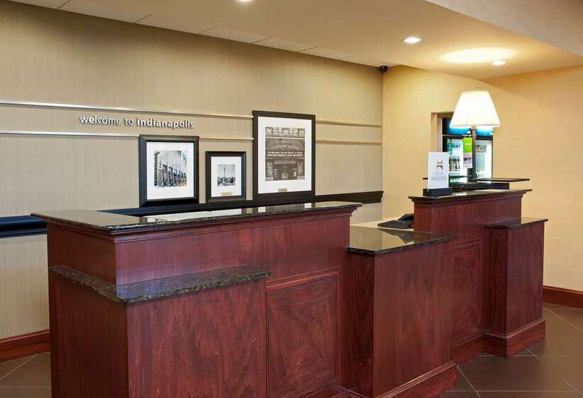 בית מלון כפרי Hampton Inn & Suites Indianapolis Airport