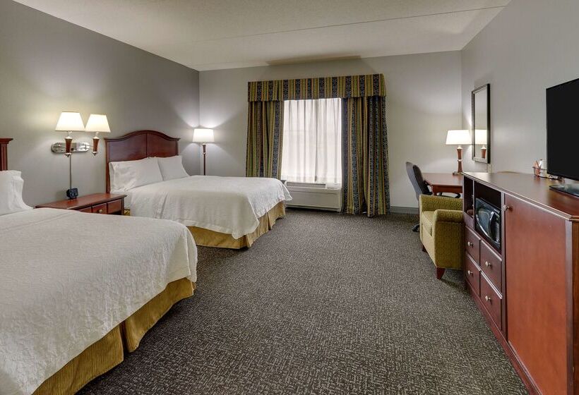 בית מלון כפרי Hampton Inn & Suites Indianapolis Airport