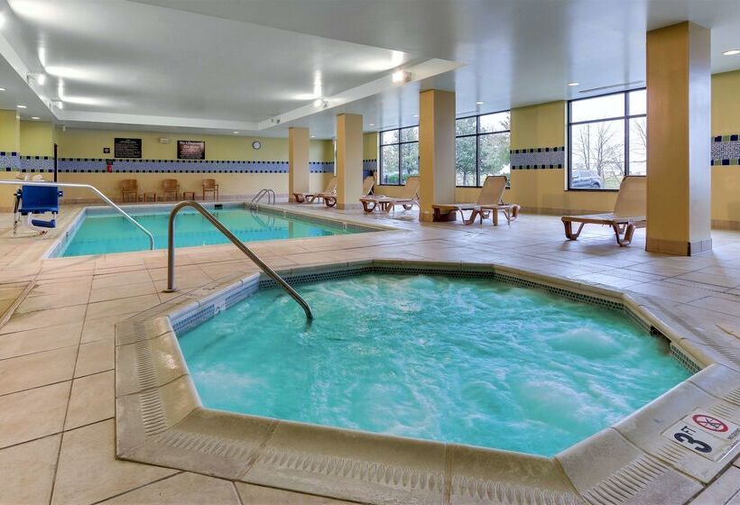 בית מלון כפרי Hampton Inn & Suites Indianapolis Airport