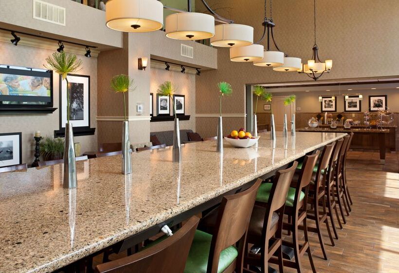 Отель Hampton Inn & Suites Lincoln Northeast I 80