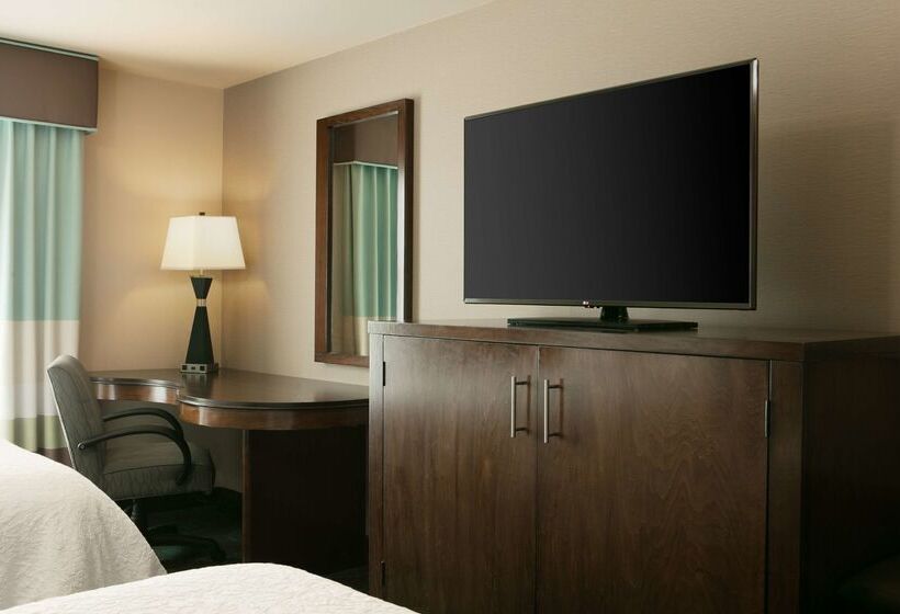 Отель Hampton Inn & Suites Lincoln Northeast I 80