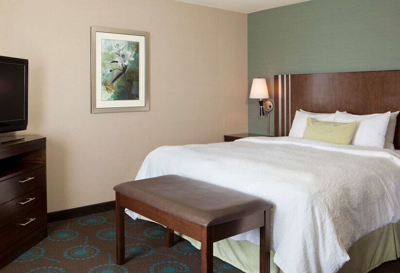 Отель Hampton Inn & Suites Lincoln Northeast I 80