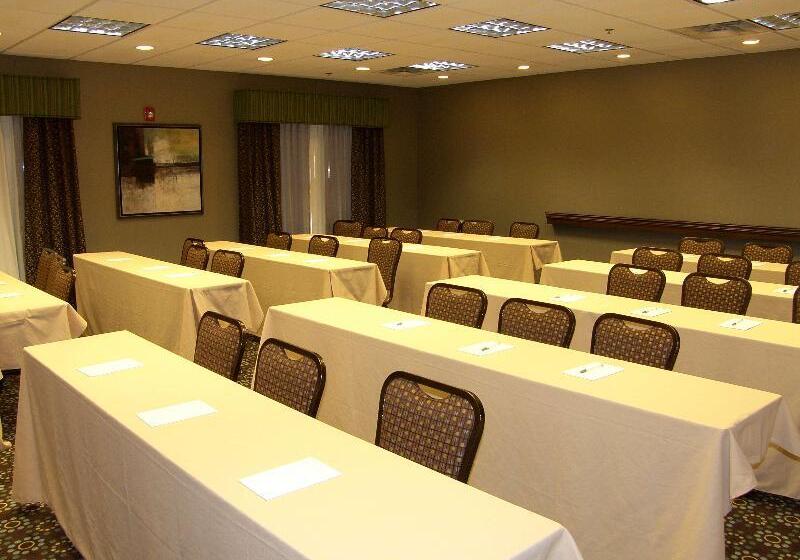 Отель Hampton Inn & Suites Lincoln Northeast I 80