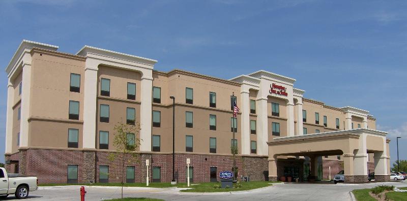 Отель Hampton Inn & Suites Lincoln Northeast I 80