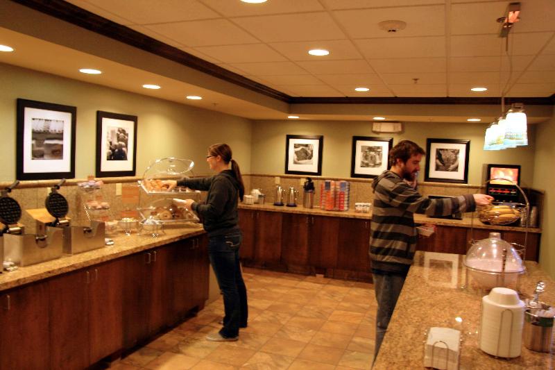 Отель Hampton Inn & Suites Lincoln Northeast I 80