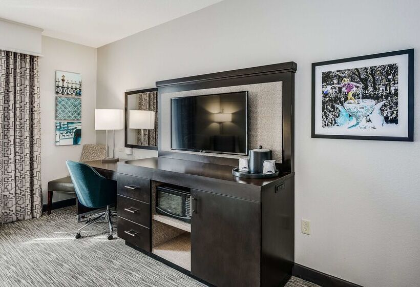 هتل Hampton Inn & Suites Mobile  Downtown Historic District