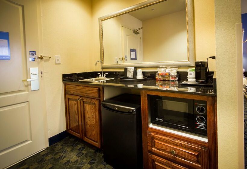 Отель Hampton Inn & Suites Natchez