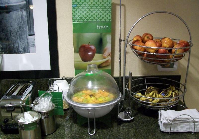 Отель Hampton Inn & Suites Natchez