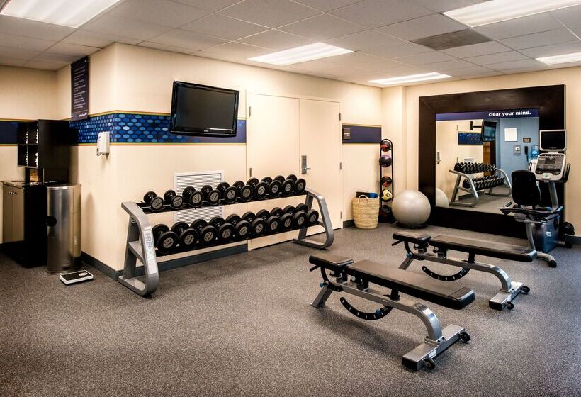 هتل Hampton Inn & Suites National Harbor   Alexandria Area