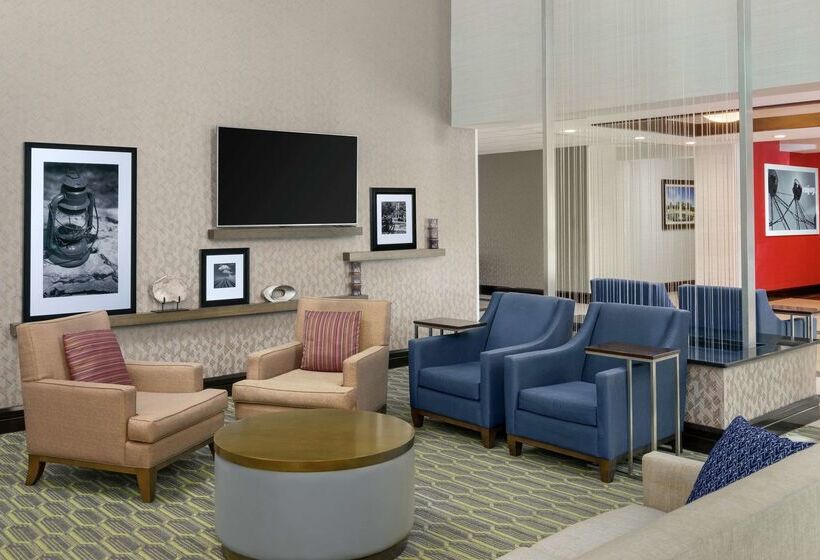 هتل Hampton Inn & Suites National Harbor   Alexandria Area