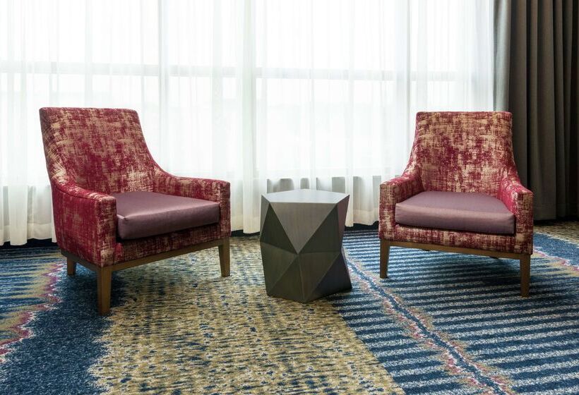 Отель Hampton Inn & Suites National Harbor   Alexandria Area