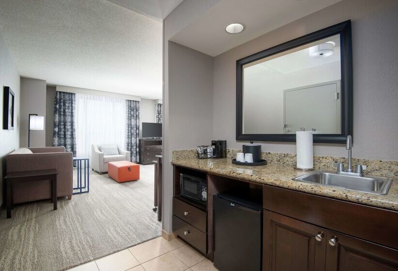 هتل Hampton Inn & Suites National Harbor   Alexandria Area