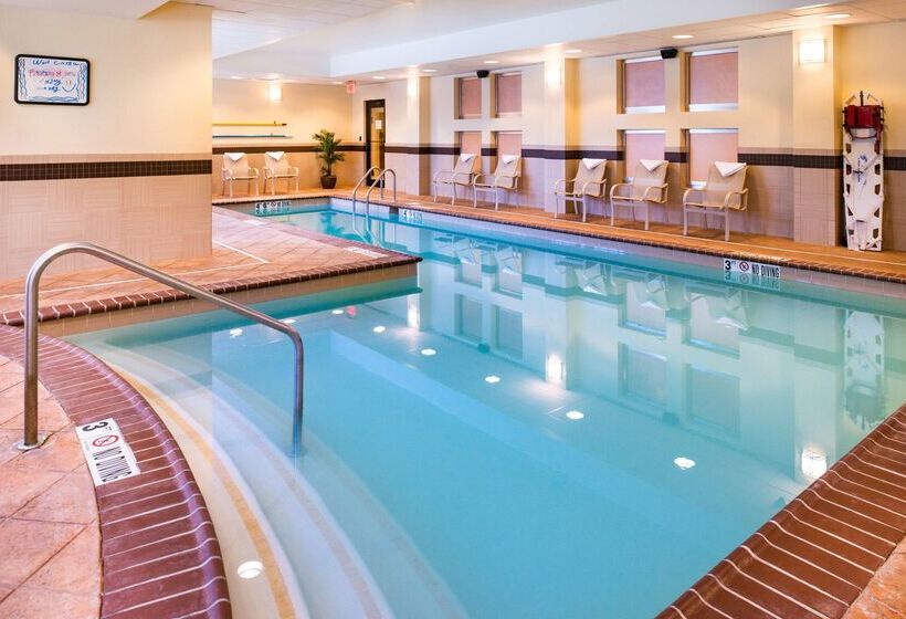 Отель Hampton Inn & Suites National Harbor   Alexandria Area