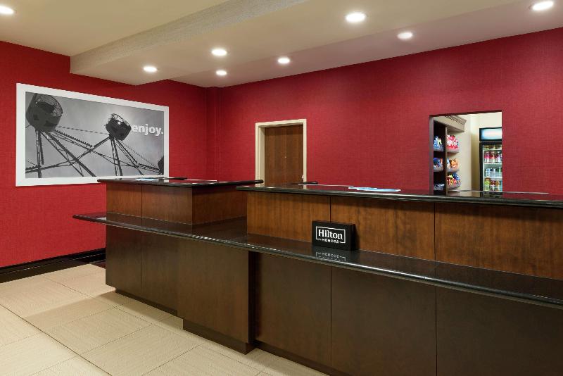 هتل Hampton Inn & Suites National Harbor   Alexandria Area