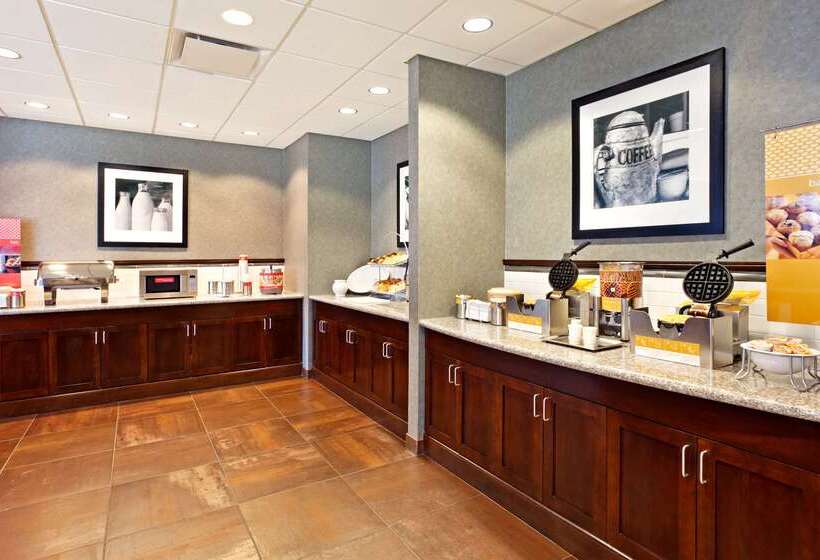 هتل Hampton Inn & Suites Omaha Downtown