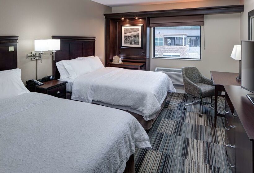 ホテル Hampton Inn & Suites Omaha Downtown