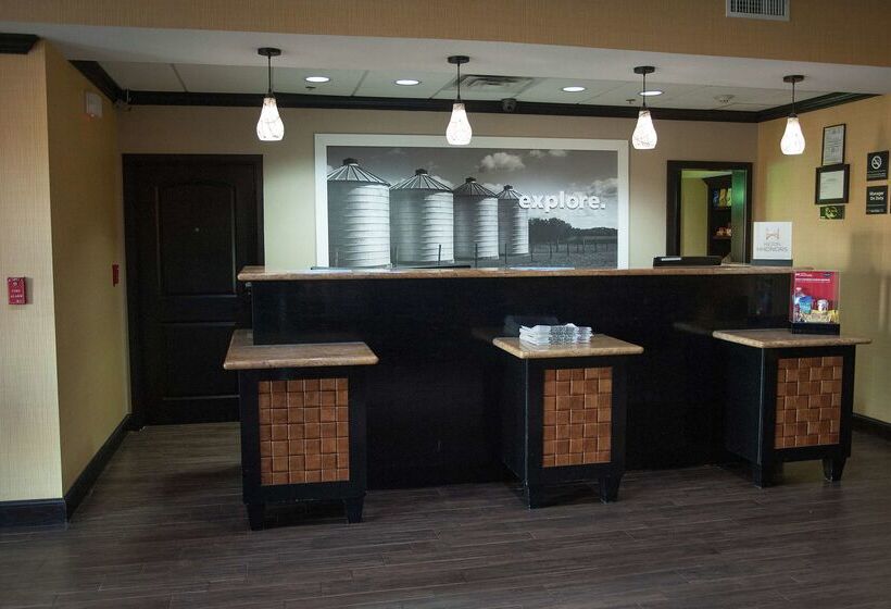 בית מלון כפרי Hampton Inn & Suites Palestine