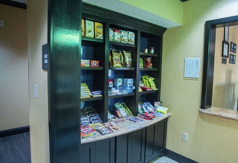 בית מלון כפרי Hampton Inn & Suites Palestine