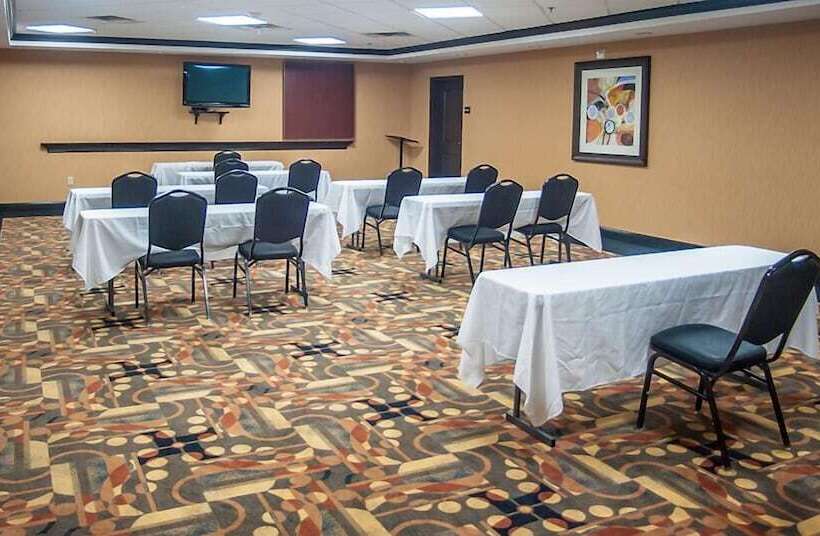 בית מלון כפרי Hampton Inn & Suites Palestine