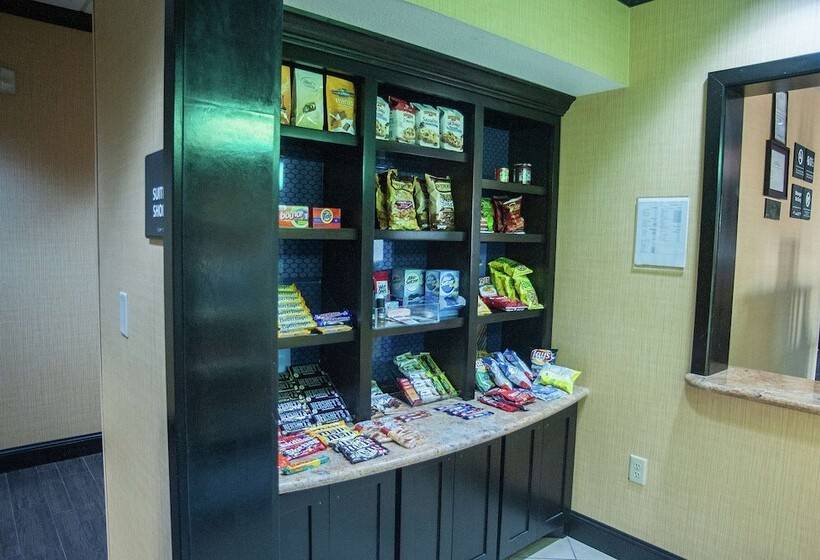 בית מלון כפרי Hampton Inn & Suites Palestine