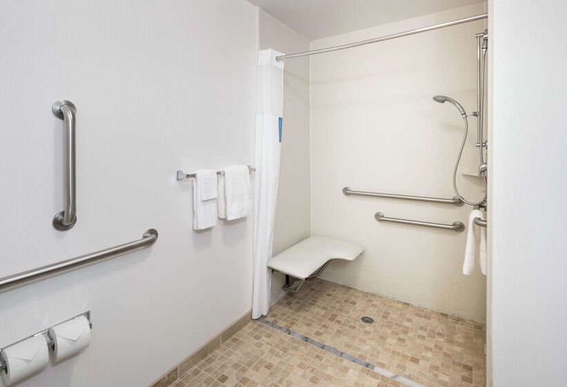 هتل Hampton Inn & Suites Rochester North