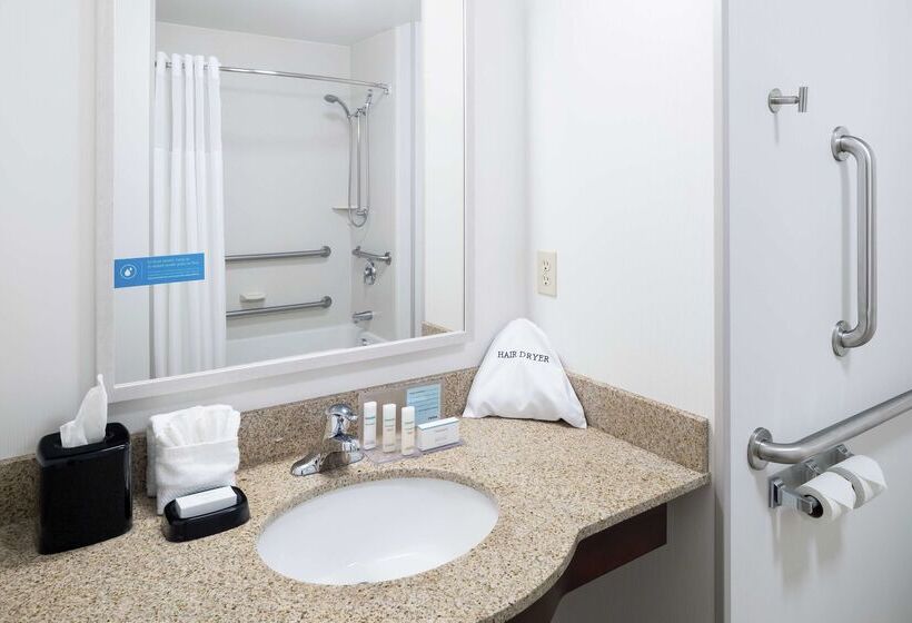 هتل Hampton Inn & Suites Rochester North