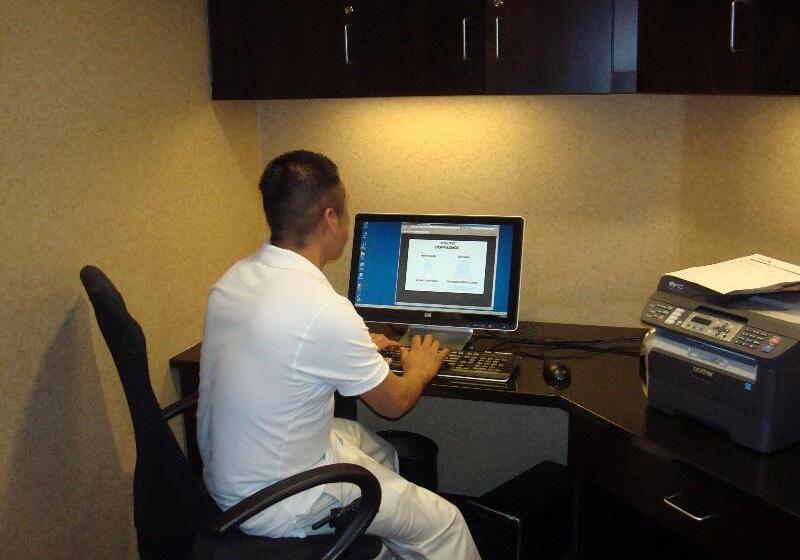 هتل Hampton Inn & Suites Rochester North