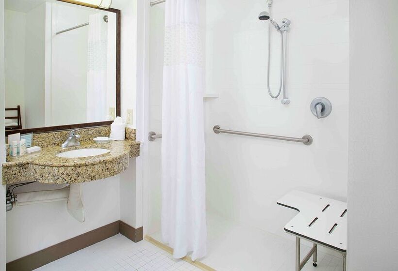 فندق Hampton Inn Garden City Long Island