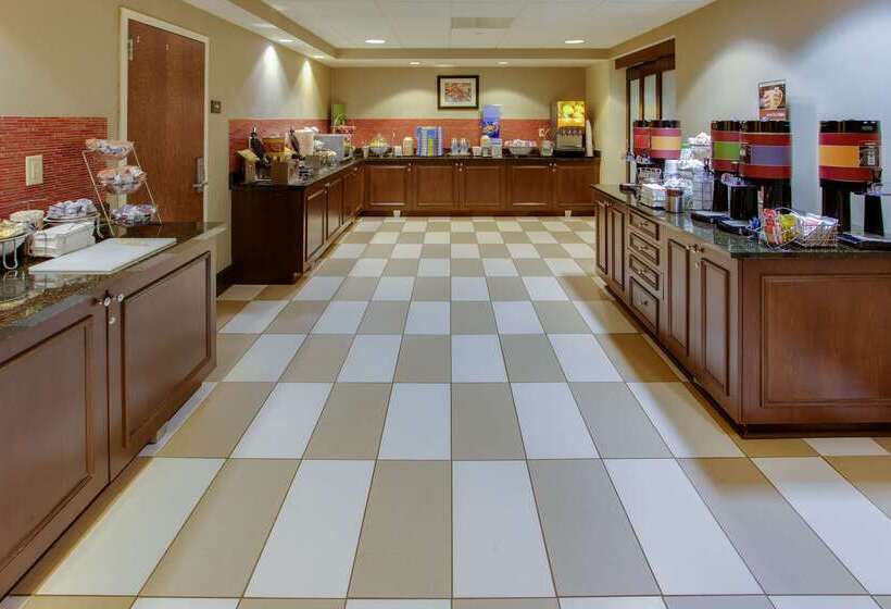 فندق Hampton Inn Garden City Long Island