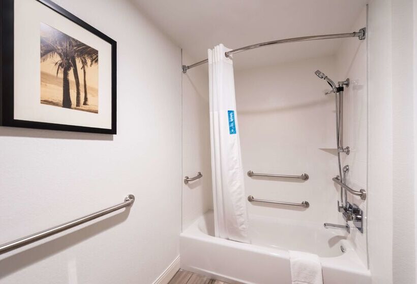 هتل Hampton Inn Channel Islands Harbor/oxnard
