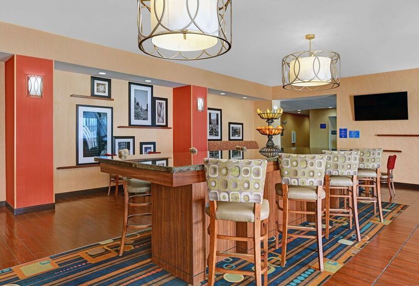 Отель Hampton Inn Deming