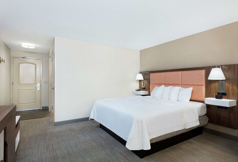 בית מלון כפרי Hampton Inn Omaha West Lakeside