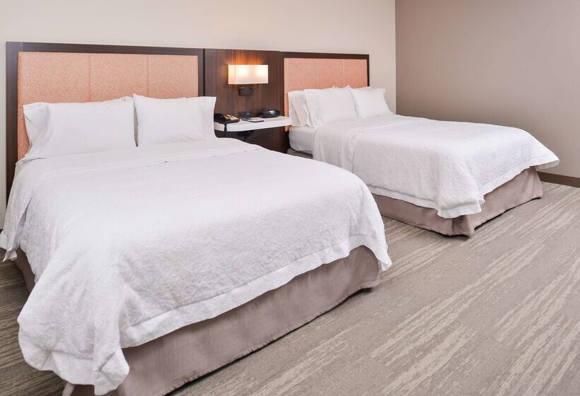 호텔 Hampton Inn Statesville