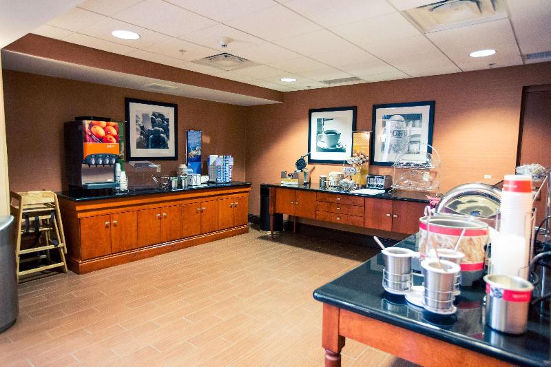 בית מלון כפרי Hampton Inn & Suites Blairsville