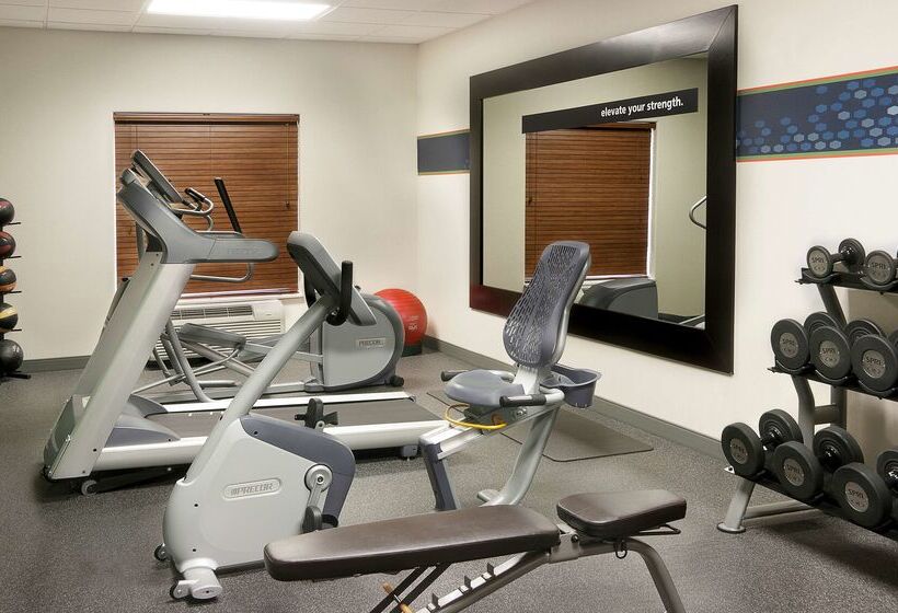 בית מלון כפרי Hampton Inn & Suites Brownsville