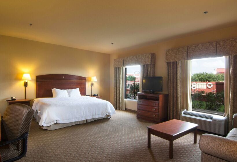בית מלון כפרי Hampton Inn & Suites Brownsville