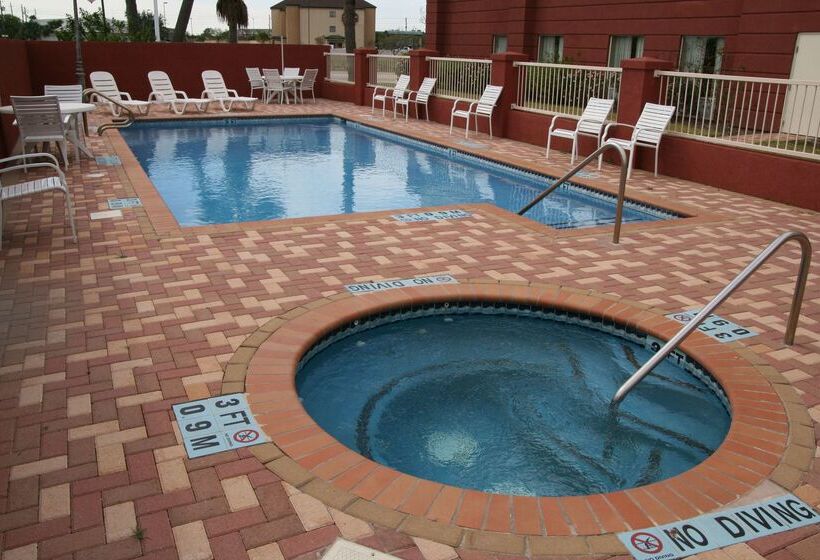 בית מלון כפרי Hampton Inn & Suites Brownsville