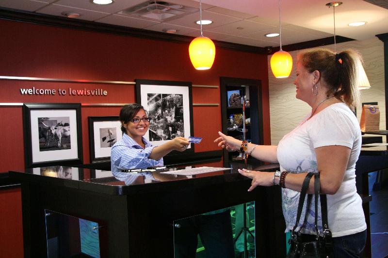 ホテル Hampton Inn & Suites Dallas/lewisvillevista Ridge Mall, Tx