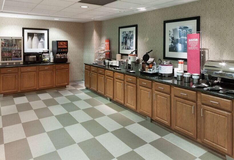 בית מלון כפרי Hampton Inn & Suites Davenport