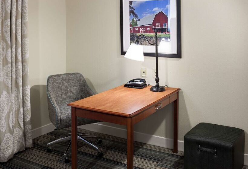 בית מלון כפרי Hampton Inn & Suites Davenport