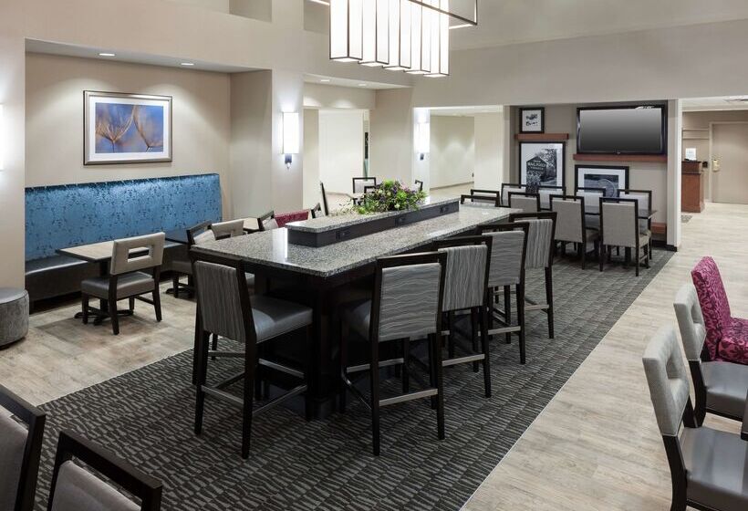 בית מלון כפרי Hampton Inn & Suites Davenport