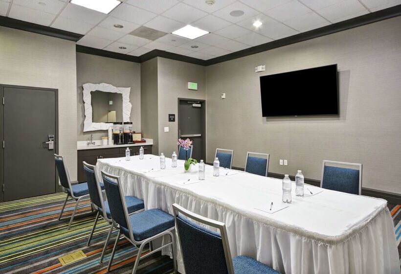 Отель Hampton Inn & Suites Los Angeles Burbank Airport