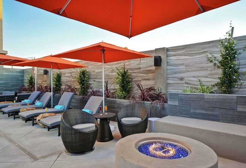 Отель Hampton Inn & Suites Los Angeles Burbank Airport