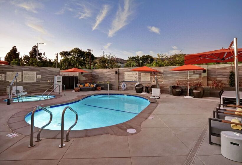 Отель Hampton Inn & Suites Los Angeles Burbank Airport