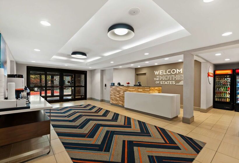 Отель Hampton Inn & Suites Fort Belvoir Alexandria South