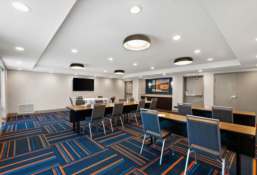 Отель Hampton Inn & Suites Fort Belvoir Alexandria South