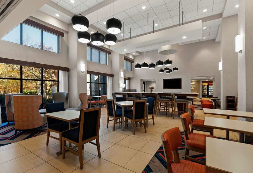 هتل Hampton Inn & Suites Fort Belvoir Alexandria South