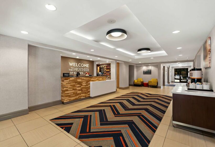 Отель Hampton Inn & Suites Fort Belvoir Alexandria South