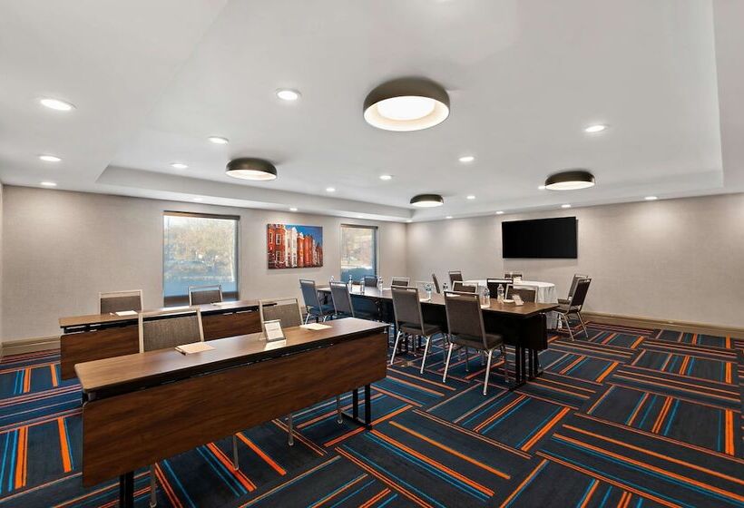 هتل Hampton Inn & Suites Fort Belvoir Alexandria South
